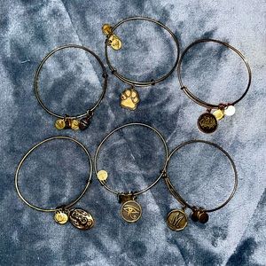 Alex and Ani Budde Perfect gift for her!!